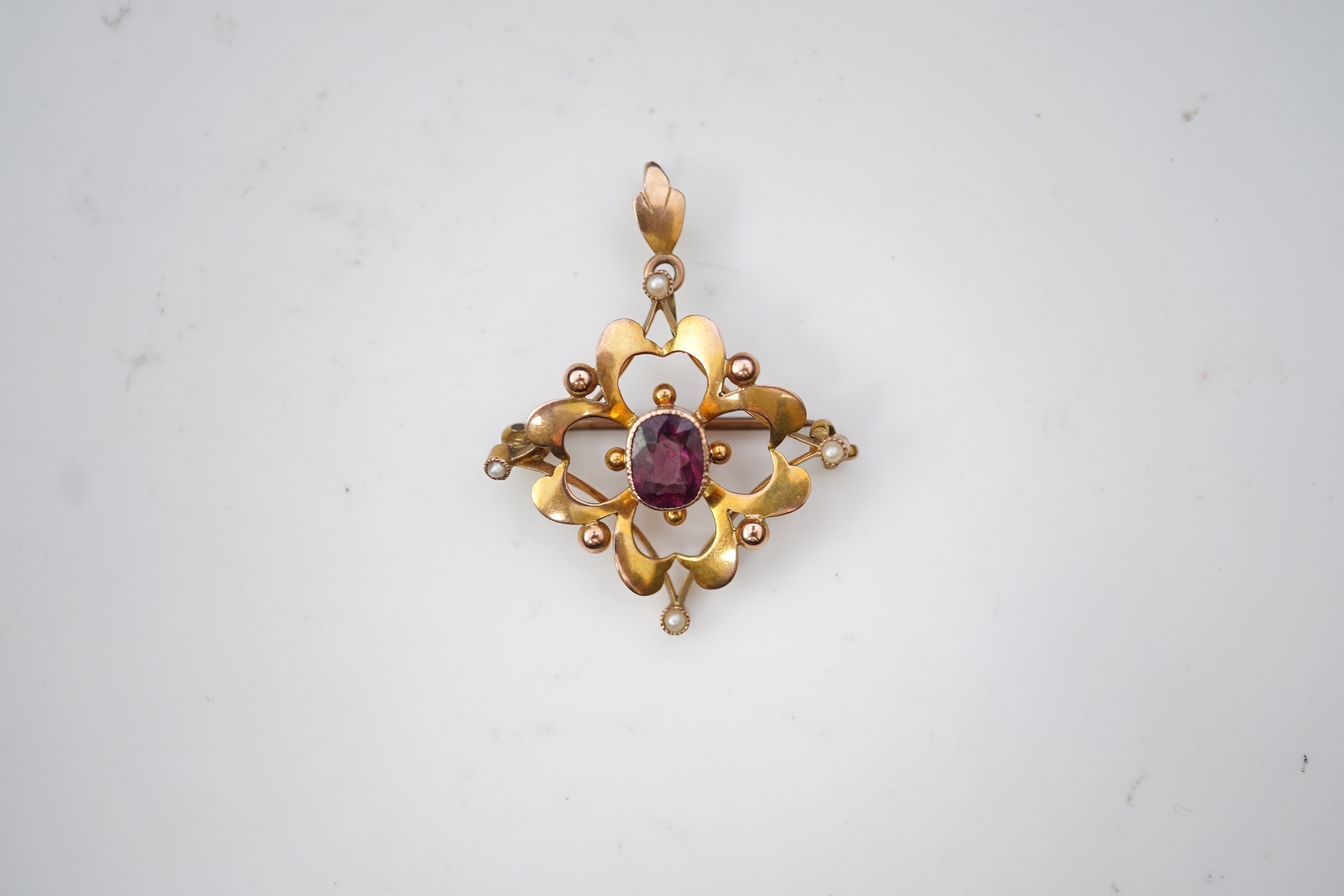 An Edwardian gold and garnet brooch/pendant, early 20th century